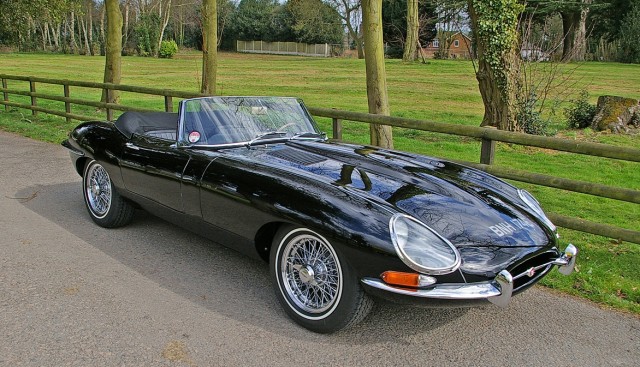 Jaguar Series 1 E-Type (2).jpg